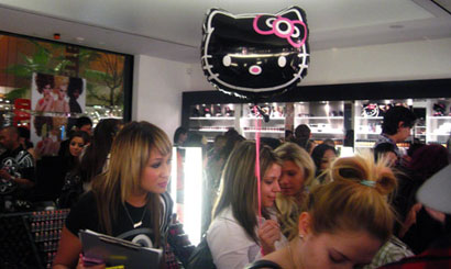 374_mac_x_hello_kitty_party_topanga_03